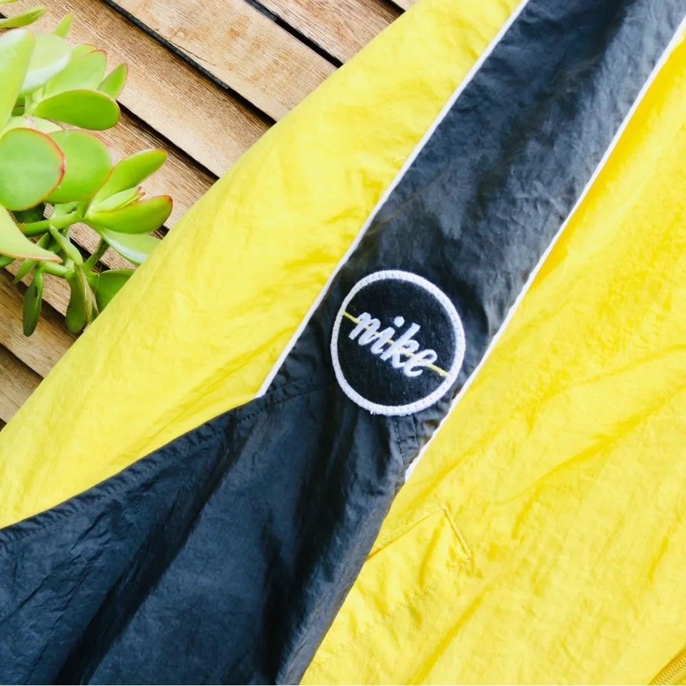 Nike Yellow and Black Windbreaker Jacket Vintage White Tag - Picture 2 of 3